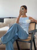 Blusa Elegante de Rayas con Botones y Abertura Frontal