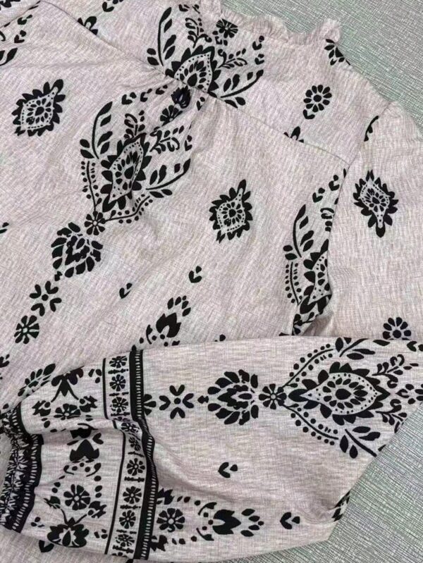 Camisa Elegante Floral Vintage, Manga Puff Extra Larga y Botones - Image 9