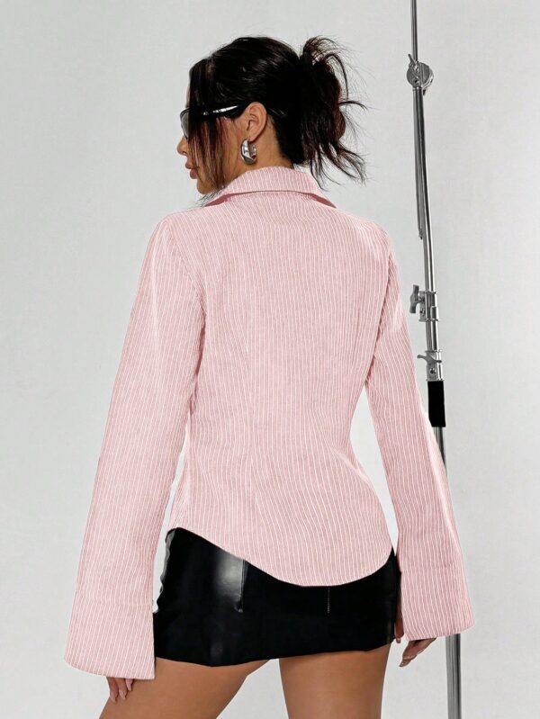 Blusa de Negocios Casual a Rayas con Botones y Manga Larga - Image 14