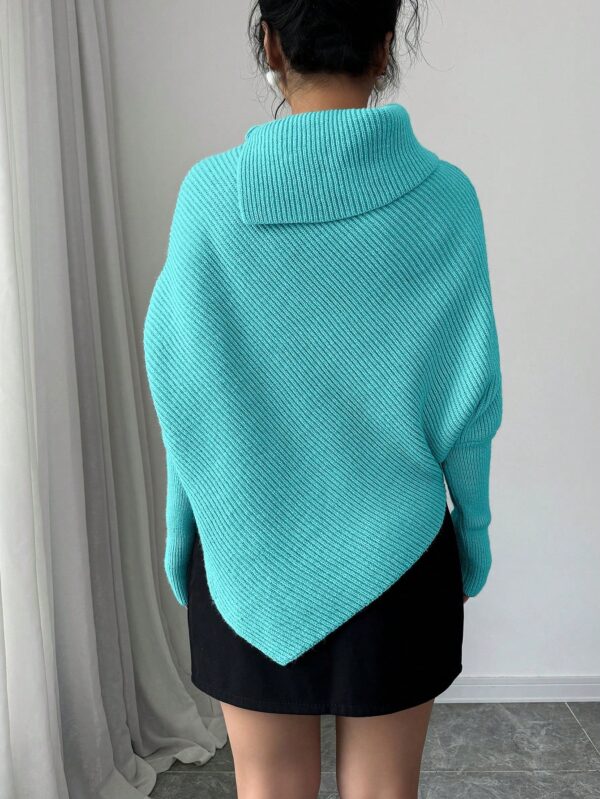 Sweater Asimétrico de Cuello Alto con Manga Murciélago - Image 40