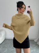 Sweater Asimétrico de Cuello Alto con Manga Murciélago