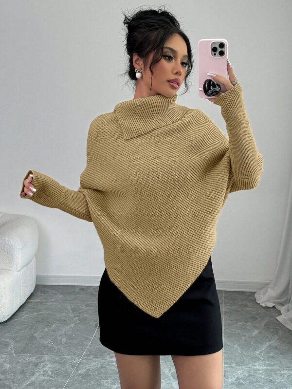 Sweater Asimétrico de Cuello Alto con Manga Murciélago - Image 27