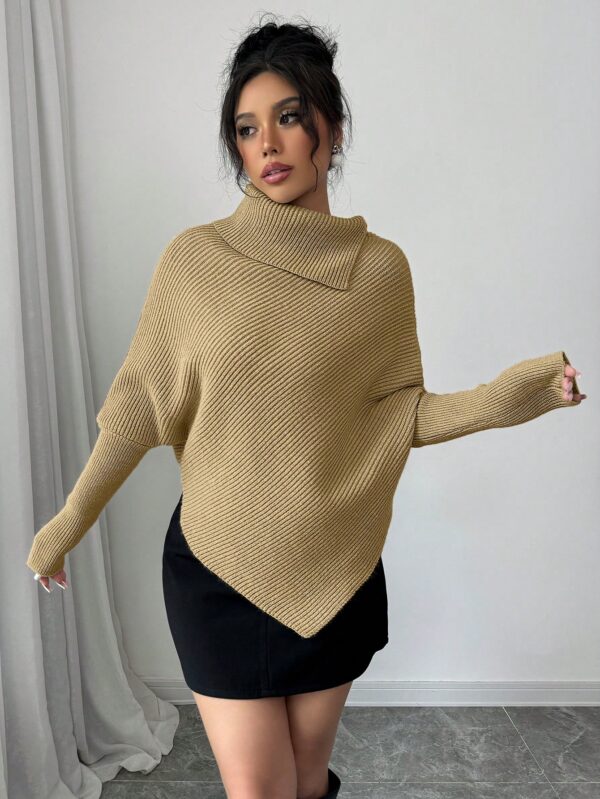 Sweater Asimétrico de Cuello Alto con Manga Murciélago - Image 29