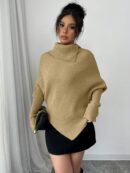 Sweater Asimétrico de Cuello Alto con Manga Murciélago