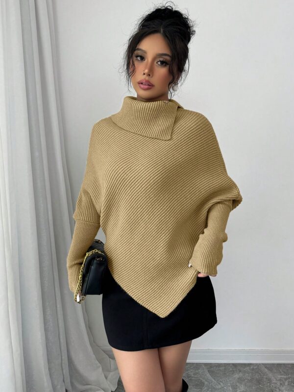 Sweater Asimétrico de Cuello Alto con Manga Murciélago - Image 30