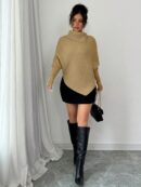 Sweater Asimétrico de Cuello Alto con Manga Murciélago
