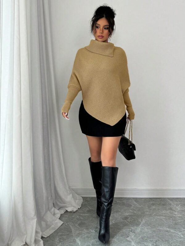 Sweater Asimétrico de Cuello Alto con Manga Murciélago - Image 31