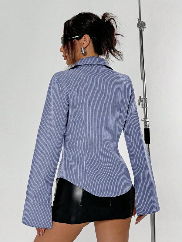 Blusa de Negocios Casual a Rayas con Botones y Manga Larga - Image 20