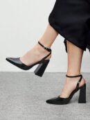 Zapatos de Tacón Grueso en Rojo Vino con Correa en el Tobillo