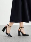 Zapatos de Tacón Grueso en Rojo Vino con Correa en el Tobillo