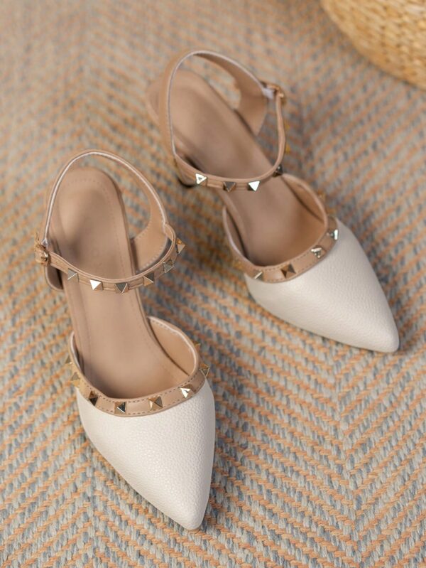 Sandalias Slingback de Taco Alto con Tachuelas y Correas Cruzadas - Image 27