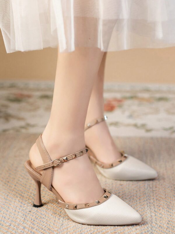 Sandalias Slingback de Taco Alto con Tachuelas y Correas Cruzadas - Image 24
