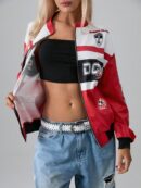 Campera Bomber Letras Contraste con Hombros Caídos