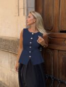 Chaleco Elegante de Botones Metálicos con Cuello Redondo