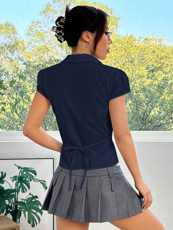 Blusa Blanca con Lazada Frontal y Mangas Cortas - Image 28