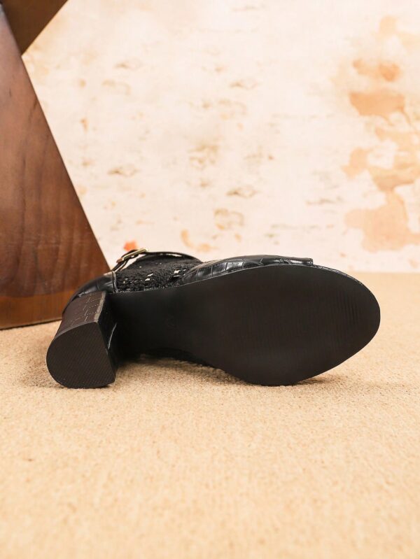 Sandalias de Tacón Alto y Grueso con Detalles Calados - Image 10