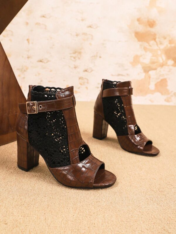 Sandalias de Tacón Alto y Grueso con Detalles Calados - Image 19