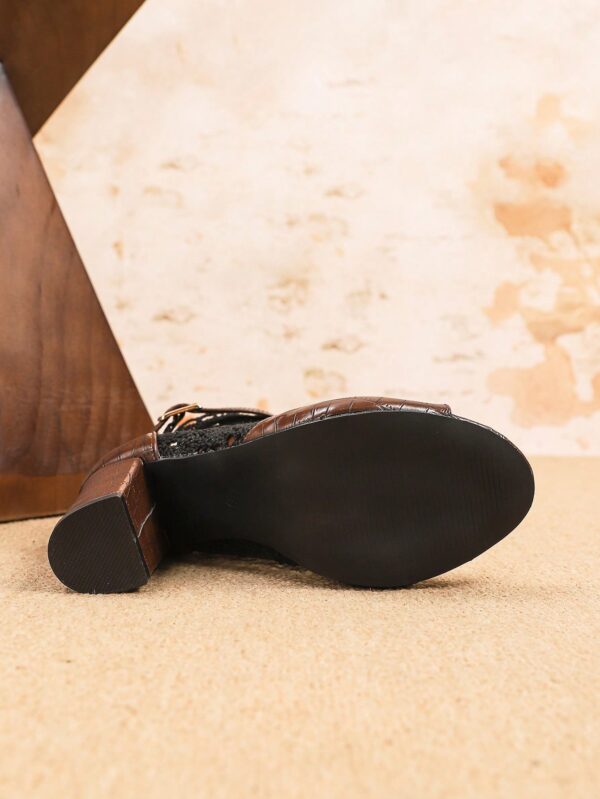 Sandalias de Tacón Alto y Grueso con Detalles Calados - Image 17