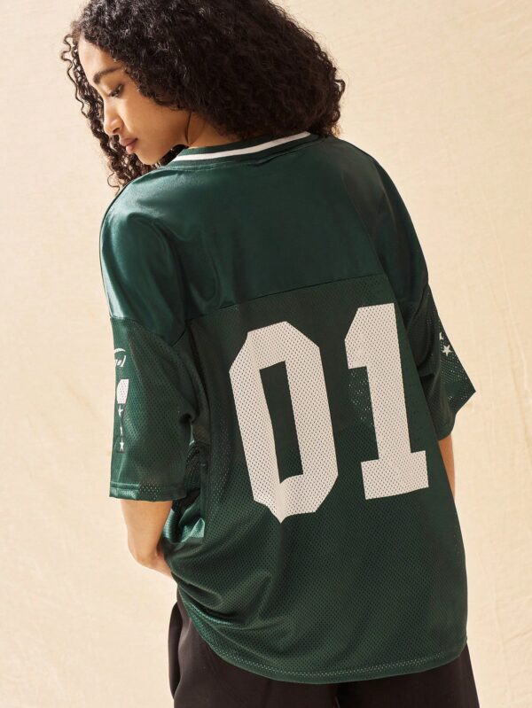 Camiseta Deportiva de Malla con Estampado de Números y Letras - Image 3
