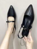 Sandalias Negras Estilo Coreano Punta Fina y Correa Única