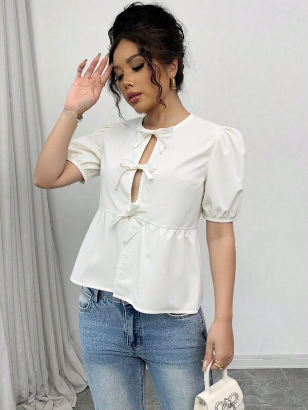Blusa Mujer con Mangas Puff, Lazo y Peplum - Image 4