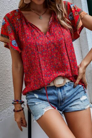 Blusa de Manga Mariposa con Estampado Floral y Lazo al Cuello