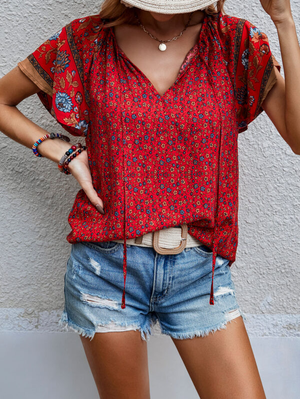 Blusa de Manga Mariposa con Estampado Floral y Lazo al Cuello - Image 4