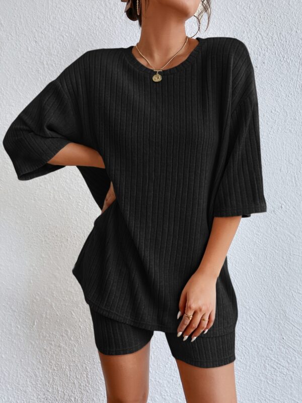 Conjunto Casual de Remera y Shorts Estilo Biker en Tejido Canale - Image 3