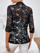 Chaqueta Elegante con Detalles de Encaje y Botón Único