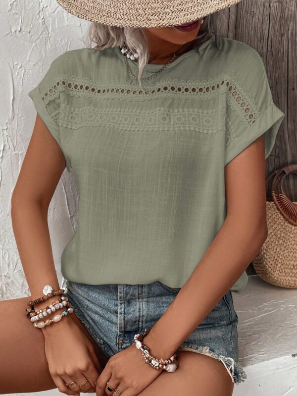 Blusa Casual con Encaje Contraste y Mangas Murciélago - Image 7