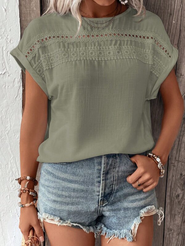 Blusa Casual con Encaje Contraste y Mangas Murciélago - Image 10