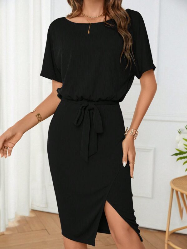 Vestido Casual con Cinturón y Falda Dividida de Manga Murciélago - Image 5
