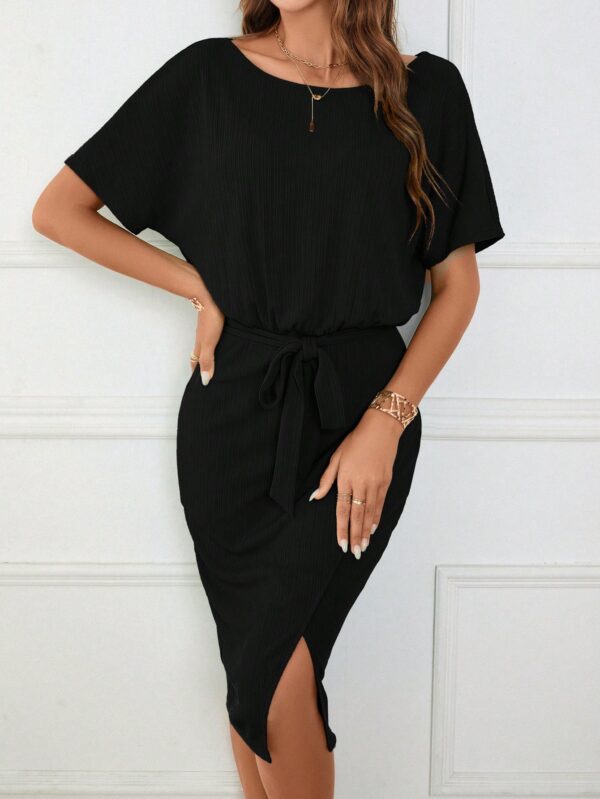 Vestido Casual con Cinturón y Falda Dividida de Manga Murciélago - Image 6