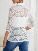Chaqueta Elegante con Detalles de Encaje y Botón Único