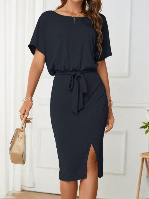 Vestido Casual con Cinturón y Falda Dividida de Manga Murciélago - Image 7