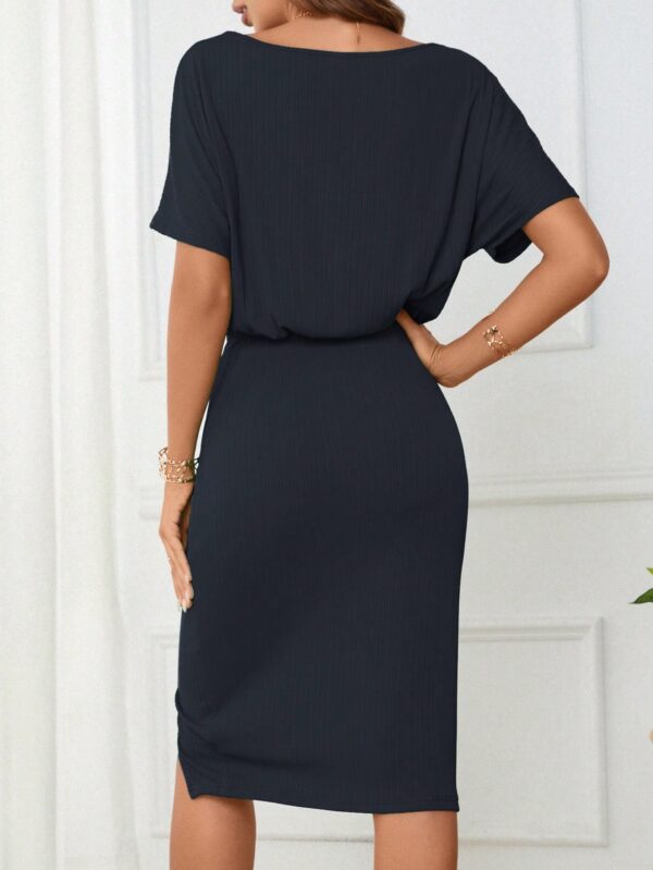 Vestido Casual con Cinturón y Falda Dividida de Manga Murciélago - Image 8