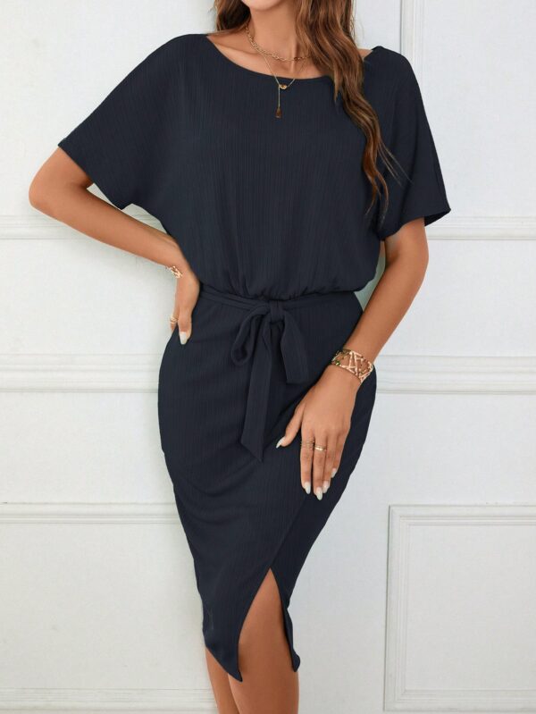 Vestido Casual con Cinturón y Falda Dividida de Manga Murciélago - Image 12