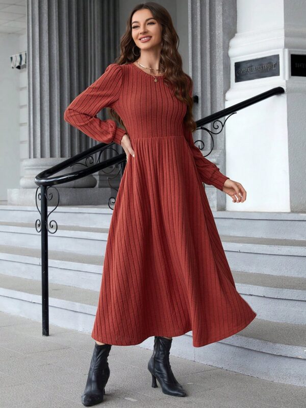 Vestido Rojo Invernal de Cuello Redondo y Manga Farol - Image 39