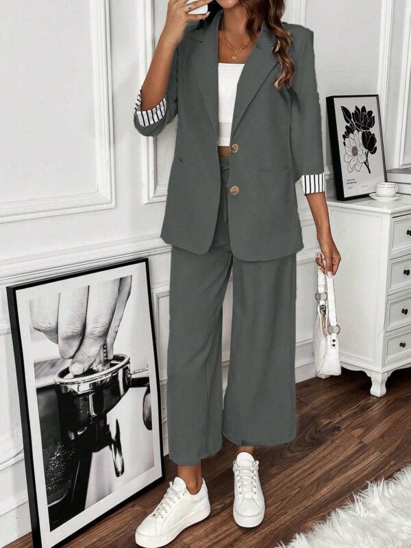 Conjunto de Blazer y Pantalón a Rayas con Puños Dobladillos - Image 6