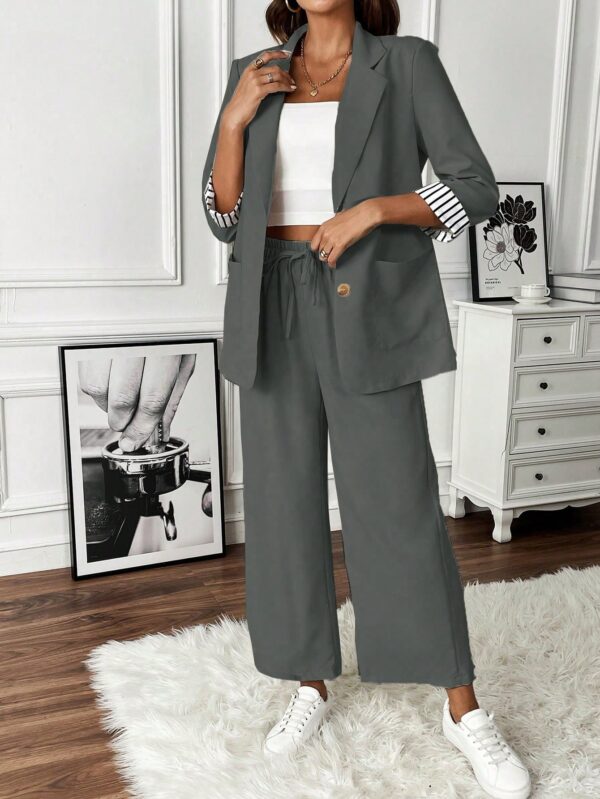 Conjunto de Blazer y Pantalón a Rayas con Puños Dobladillos - Image 10