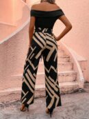 Conjunto Casual Dos Piezas: Top Hombros Descubiertos y Pantalón Rayado con Cinturón