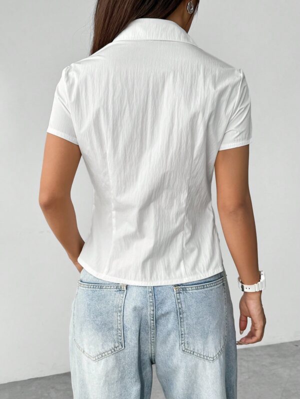 Camisa Casual de Color Sólido con Mangas Cortas - Image 8