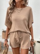 Conjunto de Verano Casual con Top Manga Murciélago y Shorts