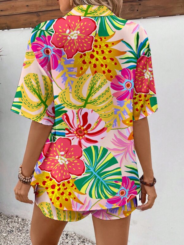 Conjunto Boho Casual de Blusa y Shorts con Estampado Botánico - Image 7