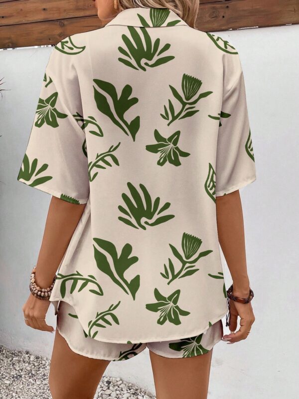Conjunto Boho Casual de Blusa y Shorts con Estampado Botánico - Image 2