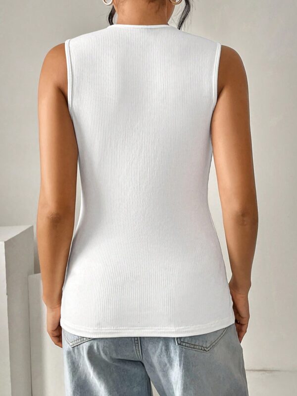 Top Tejido Slim Fit Casual con Botones Frontales - Image 11