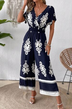 Mono Corto con Estampado Floral y Cuello V para Verano