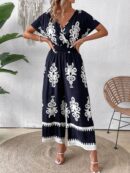 Mono Corto con Estampado Floral y Cuello V para Verano
