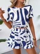 Conjunto Casual de Crop Top y Shorts con Estampado Geométrico