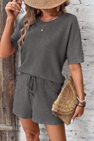 Set de Top Casual y Shorts con Cintura Ajustable en Tejido Texturizado